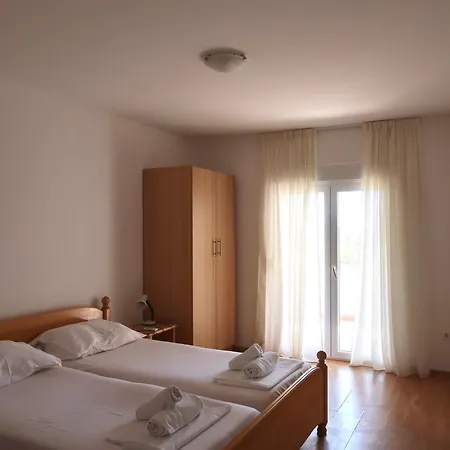 Olivia Mare - Beachfront & Seaview Villa Bibinje