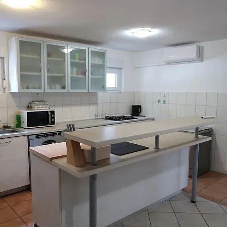 Villa Olivia Mare - Beachfront & Seaview *