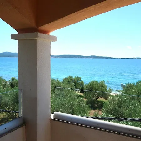 Olivia Mare - Beachfront & Seaview Bibinje